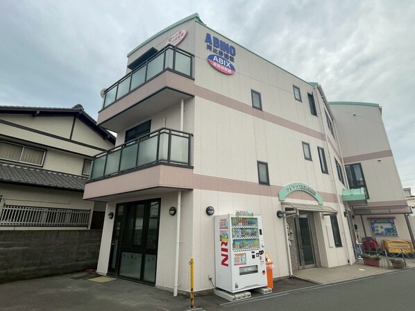 アビックス英賀保駅前の物件外観写真